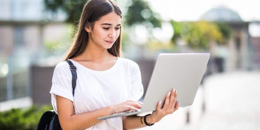 उम्मीदवार 27 मार्च से अपना गेट स्कोरकार्ड 2026 डाउनलोड कर सकेंगे। (प्रतीकात्मक-फ्रीपिक)